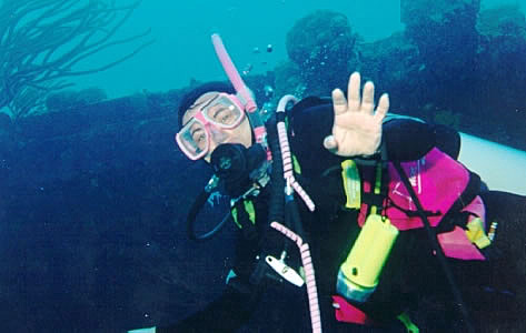 Anne underwater waving