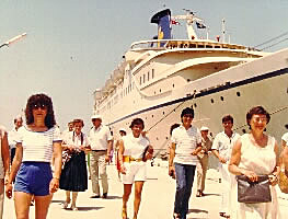 Anne leaving the ship in Turkey
